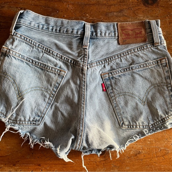 Levi’s cutoff shorts - Picture 2 of 4